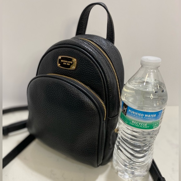 🚨SOLD 🚨👜MICHEAL KORS ✨semi new✨ MINI BACKPACK - Picture 13 of 13